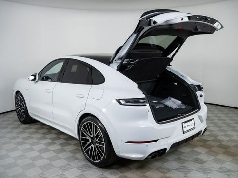 New 2026 Porsche Cayenne Turbo image 34