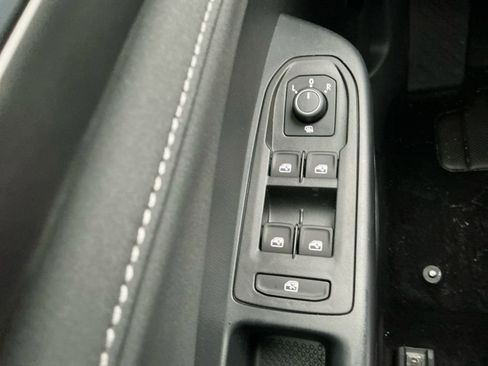 New 2025 Volkswagen Taos SE image 22