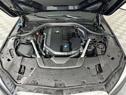 Used 2021 BMW 740i xDrive w/ Premium Package AWD/4WD image 31