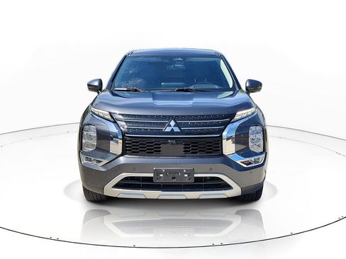 Used 2024 Mitsubishi Outlander SE FWD image 2