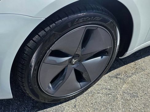 Used 2023 Tesla Model 3 Standard Range RWD image 11
