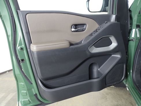 Used 2023 Nissan Frontier SV w/ Technology Package image 11