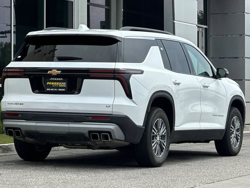 Used 2024 Chevrolet Traverse LT FWD image 4