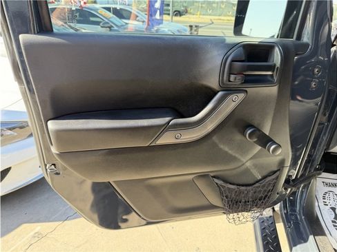 Used 2017 Jeep Wrangler Sport w/ Connectivity Group AWD/4WD image 15