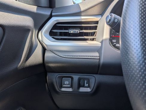 Certified 2023 GMC Acadia SLE w/ Driver Convenience Package FWD image 17