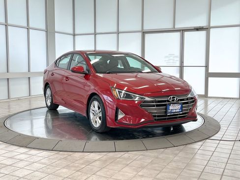 Used 2019 Hyundai Elantra SEL image 2