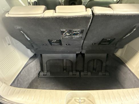 Used 2018 Kia Sedona SX image 33