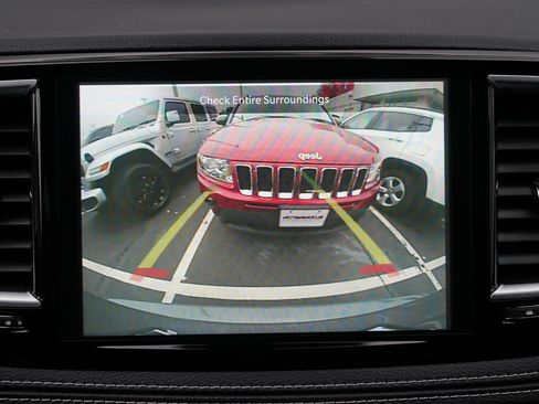 Used 2025 Chrysler Pacifica Limited image 16