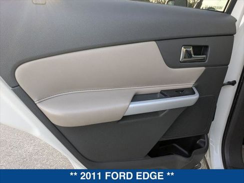 Used 2011 Ford Edge SEL image 19