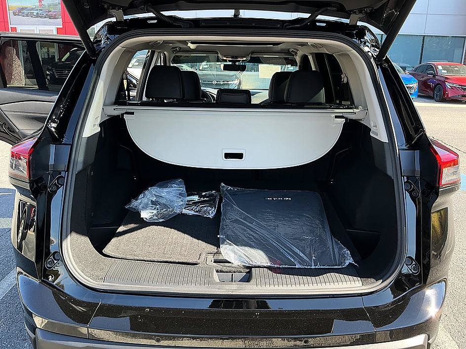 Certified 2026 Nissan Rogue Dark Armor FWD image 26