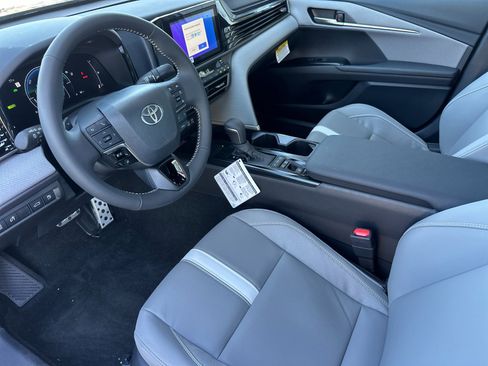 New 2026 Toyota Camry SE image 9