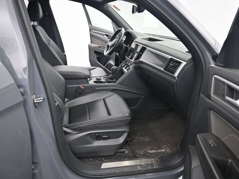 Used 2022 Volkswagen Atlas Cross Sport SEL R-Line AWD/4WD image 20