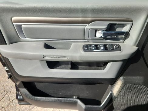 Used 2017 RAM 1500 Classic SLT image 7