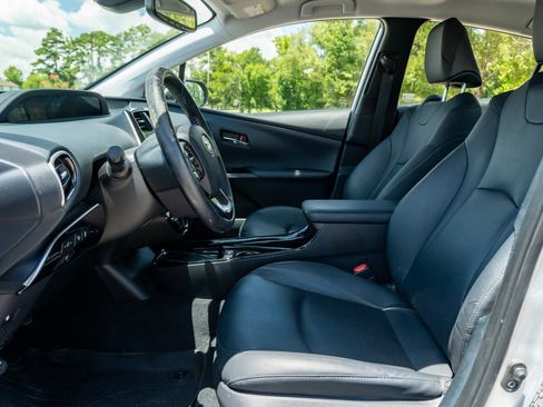 Used 2021 Toyota Prius XLE FWD image 12