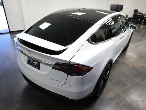 Used 2020 Tesla Model X Long Range image 11