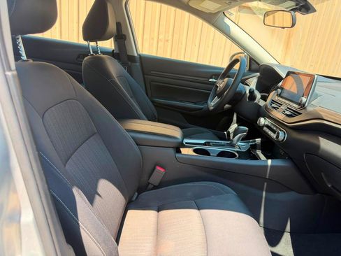 Used 2024 Nissan Altima 2.5 SV FWD image 20