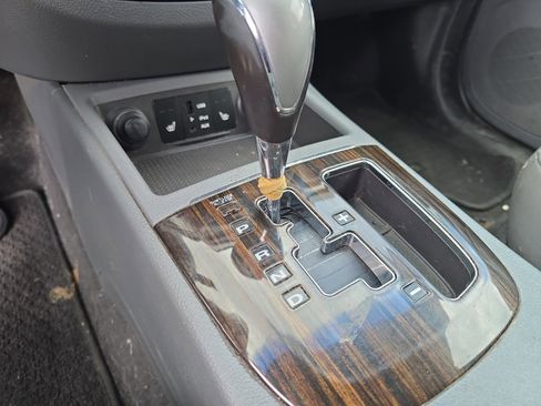 Used 2012 Hyundai Santa Fe SE image 19