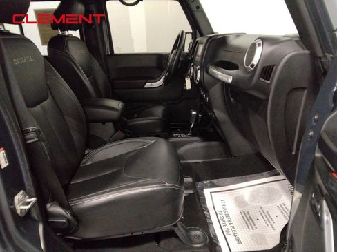 Used 2017 Jeep Wrangler Unlimited Sahara w/ Dual Top Group image 42