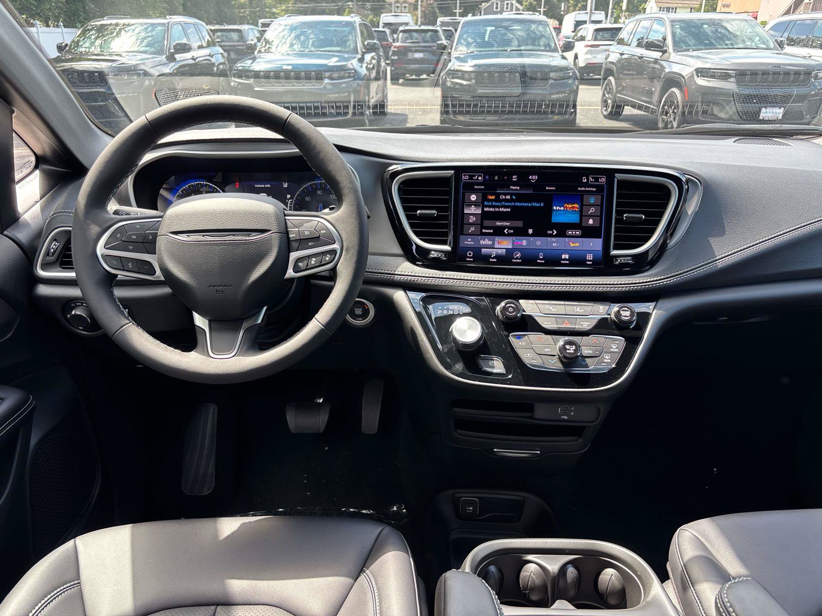 New 2027 Chrysler Pacifica Select FWD image 10