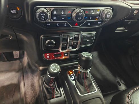 Used 2018 Jeep Wrangler Unlimited Rubicon AWD/4WD image 8
