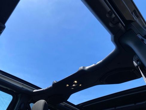 Used 2019 Jeep Wrangler Unlimited Rubicon w/ Advanced Safety Group AWD/4WD image 12