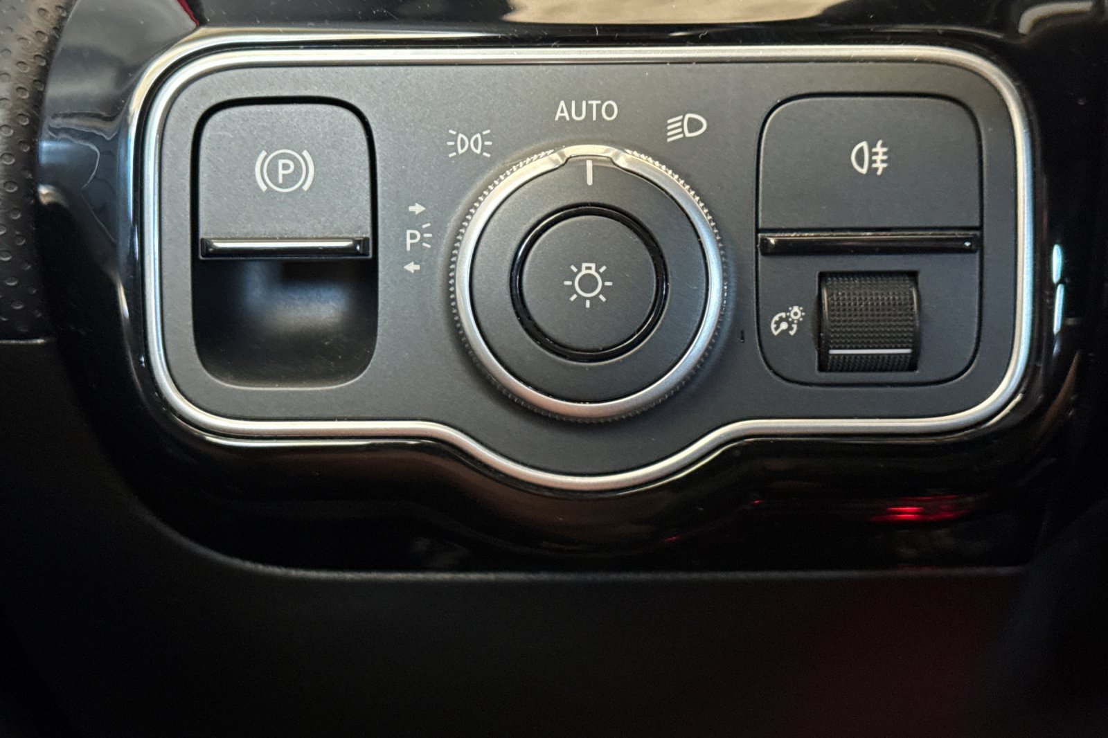 Used 2025 Mercedes-Benz CLA 250 image 33