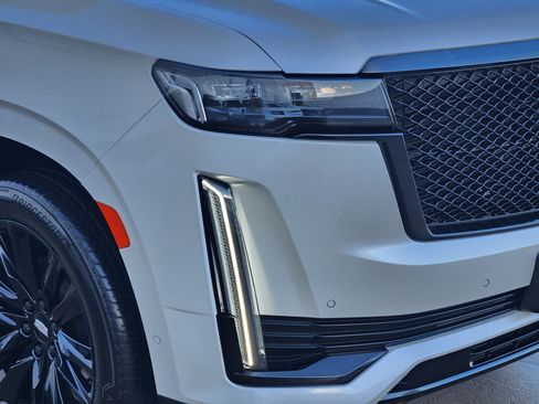 Used 2022 Cadillac Escalade ESV Sport Platinum w/ LPO, ONYX Package image 7