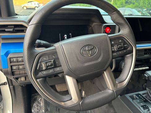 Used 2025 Toyota Tacoma TRD Off-Road AWD/4WD image 27