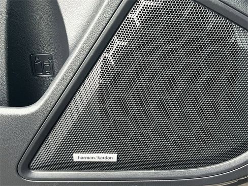 Certified 2022 Subaru Outback Limited image 17