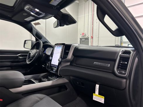 New 2026 RAM 1500 4x4 Crew Cab image 36