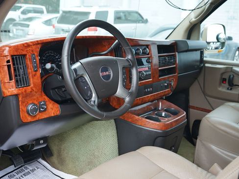 Used 2011 GMC Savana 1500 image 9