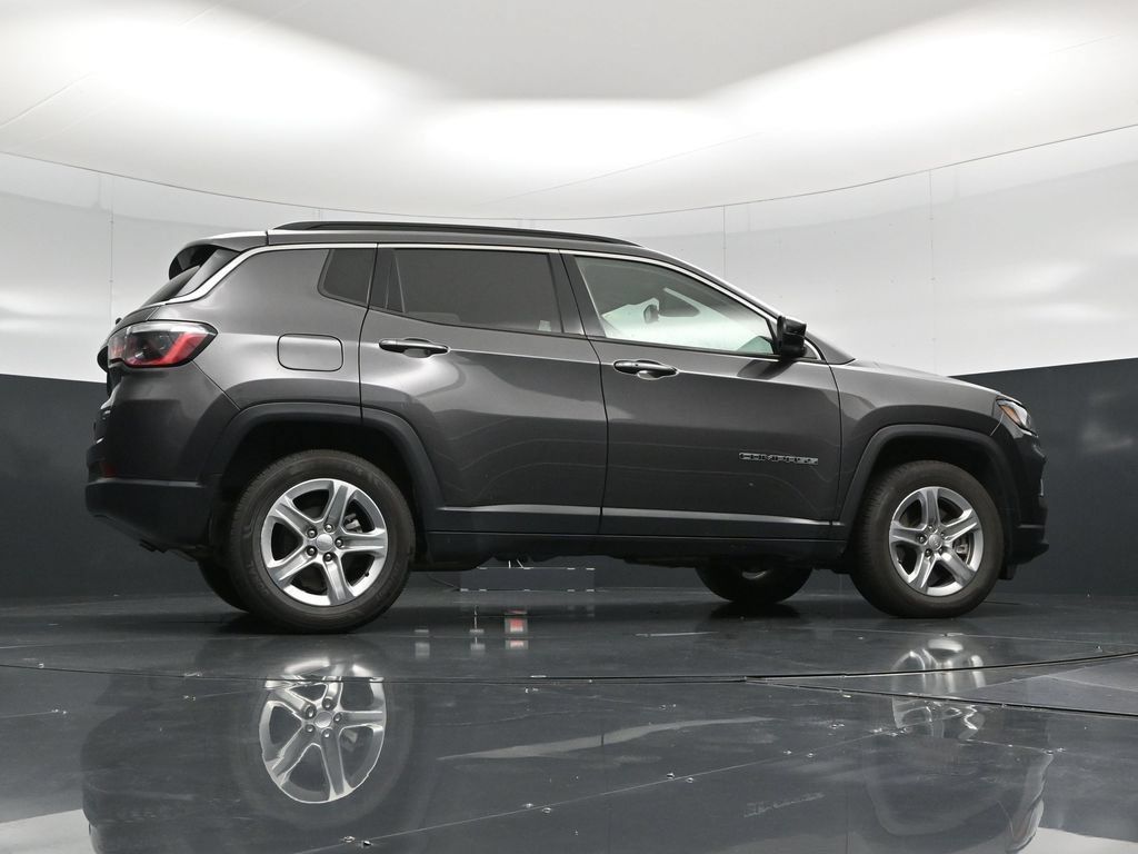 Used 2024 Jeep Compass Latitude AWD/4WD image 53
