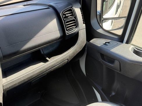 Used 2024 RAM ProMaster 2500 w/ Convenience Group FWD image 11