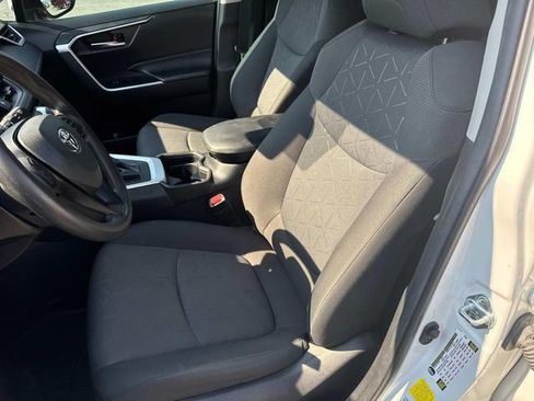 Used 2021 Toyota RAV4 XLE FWD image 28