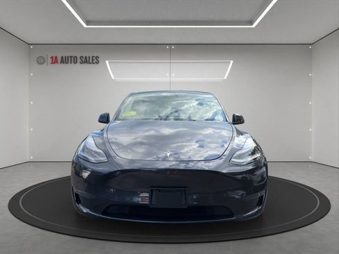 Used 2024 Tesla Model Y Long Range AWD/4WD image 8