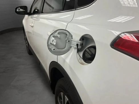 Used 2017 Toyota RAV4 LE w/ Carpet Mat Package AWD/4WD image 25