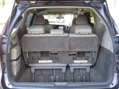 Used 2016 Toyota Sienna XLE w/ XLE Navigation Package FWD image 22