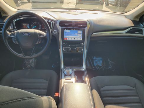 Used 2018 Ford Fusion SE FWD image 27