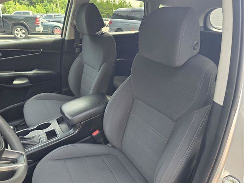 Used 2017 Kia Sorento FWD image 12