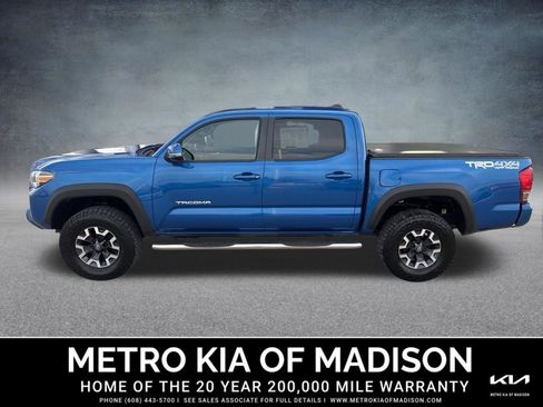 Used 2016 Toyota Tacoma TRD Off-Road w/ Premium & Technology Package image 3