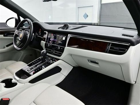 Certified 2023 Porsche Macan w/ Premium Package Plus image 13
