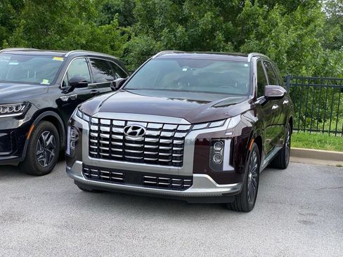 Used 2024 Hyundai Palisade Calligraphy FWD image 3