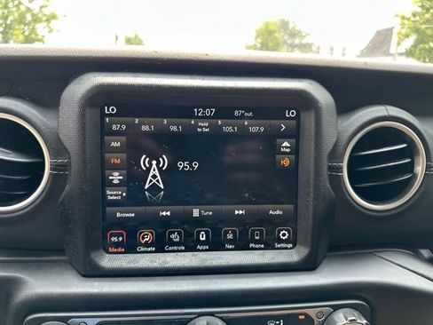 Used 2023 Jeep Wrangler Unlimited Sahara w/ Cold Weather Group AWD/4WD image 10