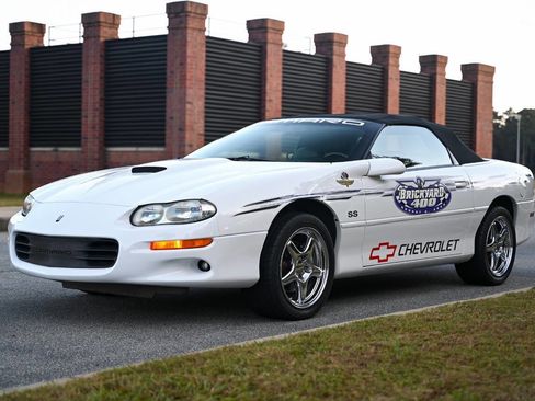 Used 2000 Chevrolet Camaro Z28 w/ SS Performance/Appearance Pkg image 87