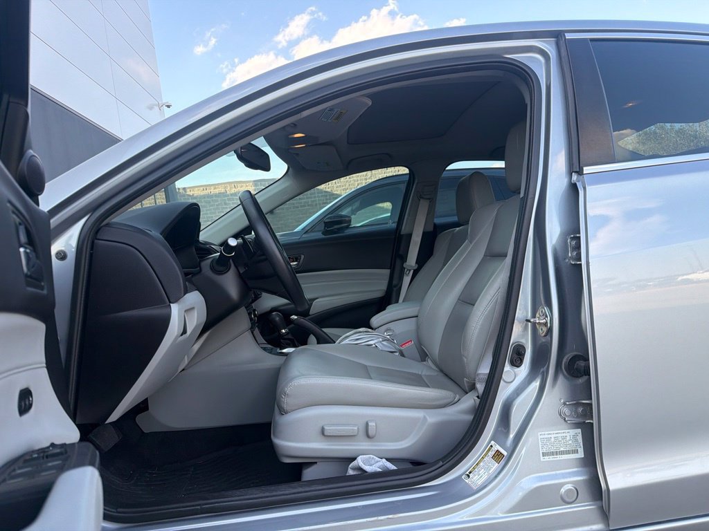 Used 2018 Acura ILX w/ Premium Package FWD image 4