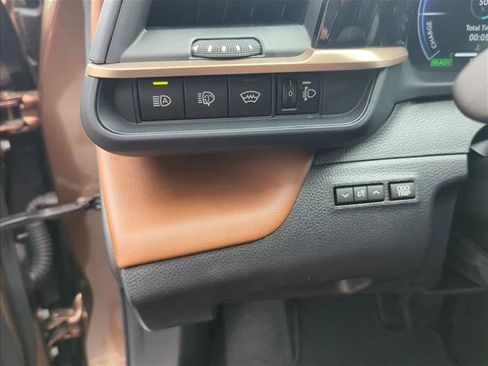 Certified 2025 Toyota Crown Signia AWD/4WD image 11
