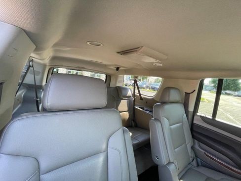 Used 2020 Chevrolet Suburban Premier AWD/4WD image 15