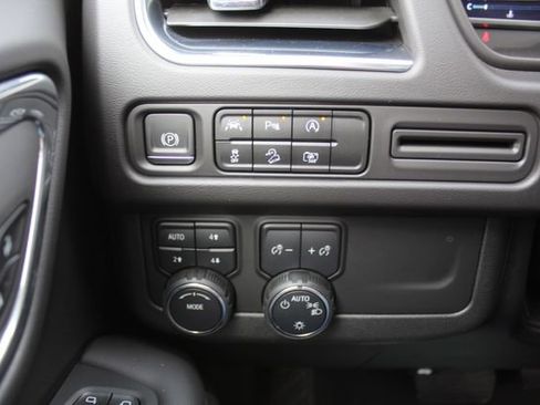 Used 2024 Chevrolet Tahoe Z71 w/ Luxury Package image 29