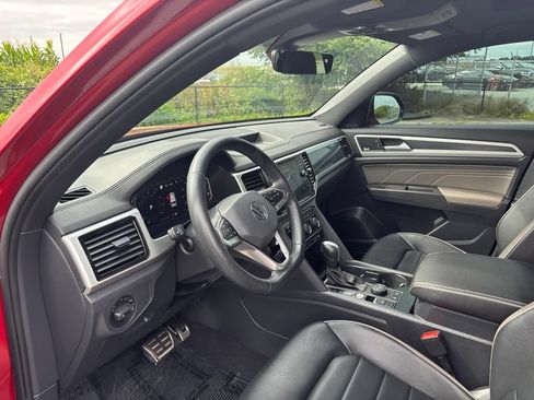 Used 2022 Volkswagen Atlas Cross Sport SEL Premium R-Line AWD/4WD image 12