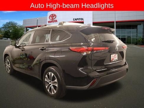 Used 2023 Toyota Highlander XLE AWD/4WD image 6